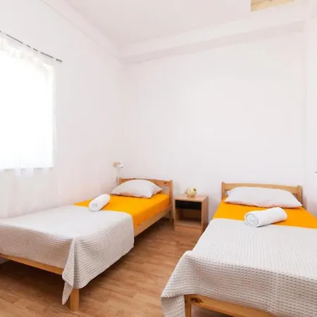 Miriam - Four Bedroom With Terrace * Vinišće