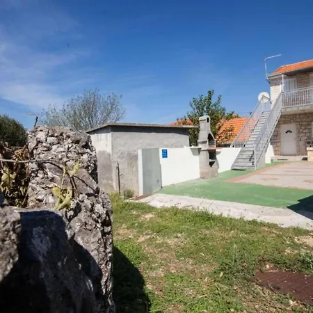 Miriam - Four Bedroom With Terrace Vinišće