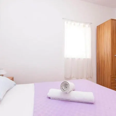 Miriam - Four Bedroom With Terrace * Vinišće