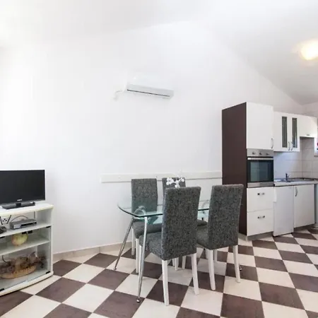 Σπίτι διακοπών Miriam - Four Bedroom With Terrace